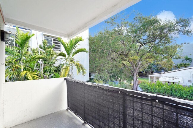 Building Photo - 12101 NE 6th Ave