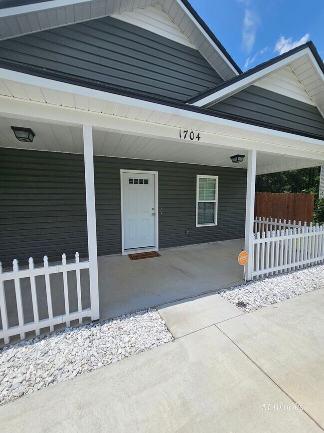 Building Photo - 1704 Almond Tree Pl