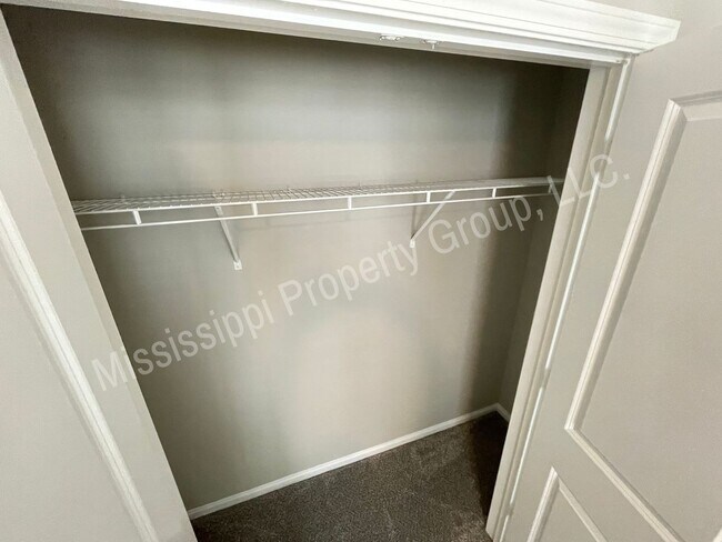 Building Photo - 517 Olive Branch Way