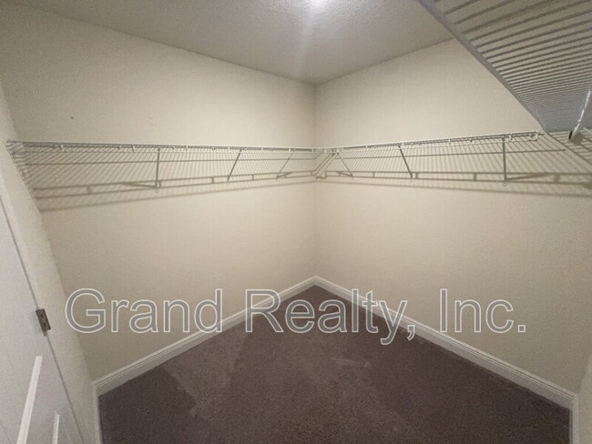 Building Photo - 4425 Village Oak Ln