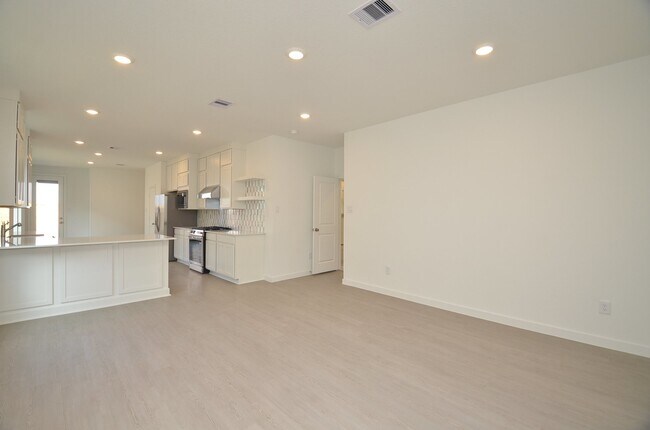 Building Photo - 29046 Bison Hvn Dr