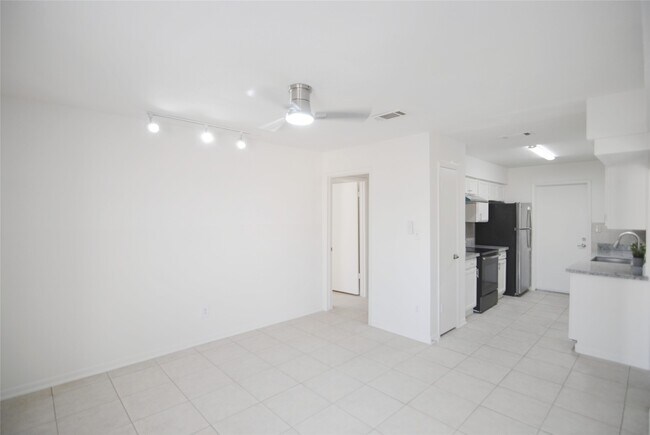 Building Photo - 6207 Grandvale Dr