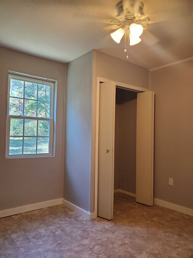 Building Photo - 149 Circle Dr