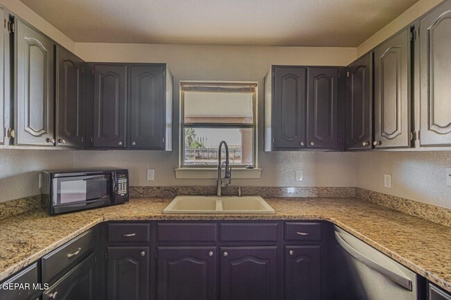 Building Photo - 5717 Saplinas Rd