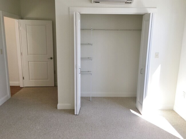 Building Photo - 875 Elm St