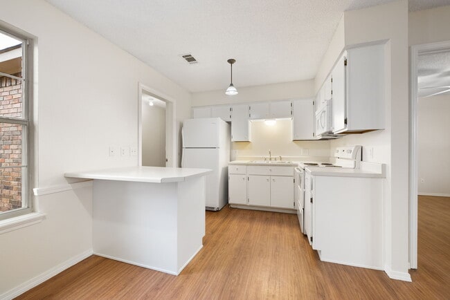 Building Photo - 100 Grand Brook Dr