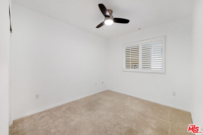 Building Photo - 6020 S Seabluff Dr