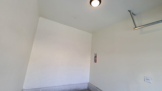 Building Photo - 76(812)