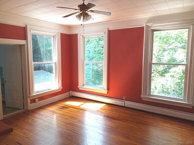 Building Photo - 68 Pleasant St