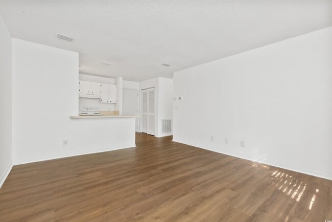 Building Photo - 6840 Blue Heron Blvd
