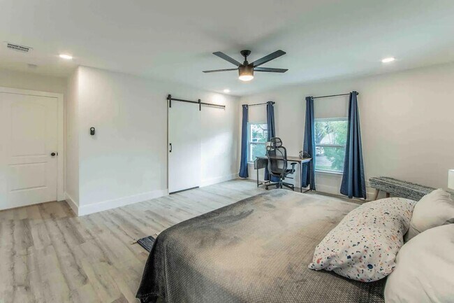 Building Photo - Experience Elevated Living in North Austin – Fully Furnished & Move-In Ready