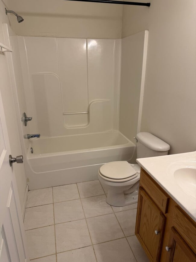Building Photo - 2-bedroom, 1 full bath with 2-half baths Condo   Gray TN