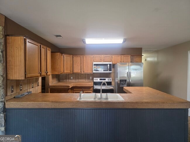 Building Photo - 310 W 5th St