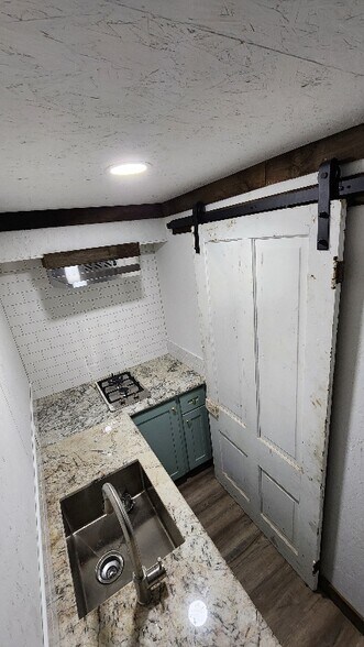 Building Photo - 6835 Purvis Ln