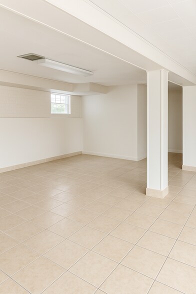 Unit 2a - 5724 W Henderson St