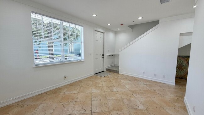 Building Photo - 810 3rd Ave N