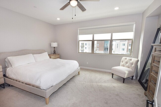 Building Photo - 1812 Mint Ter