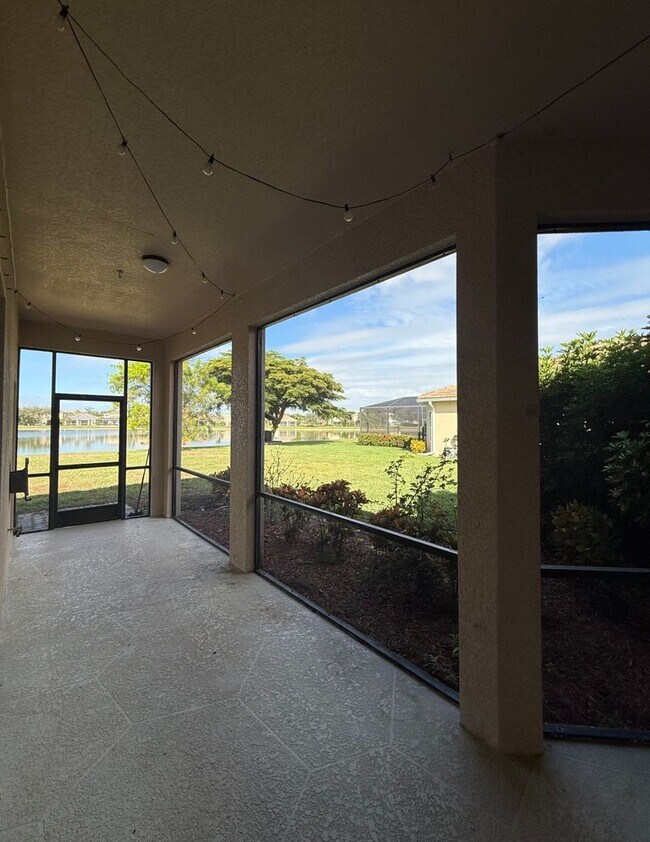 Building Photo - 4 Bedroom, 3 Bath Lakefront Home with 3-Ca...