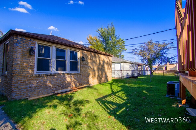 Building Photo - 6444 N Oketo Ave