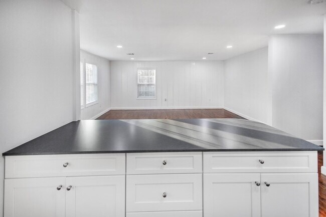 Building Photo - 3234 Berry St