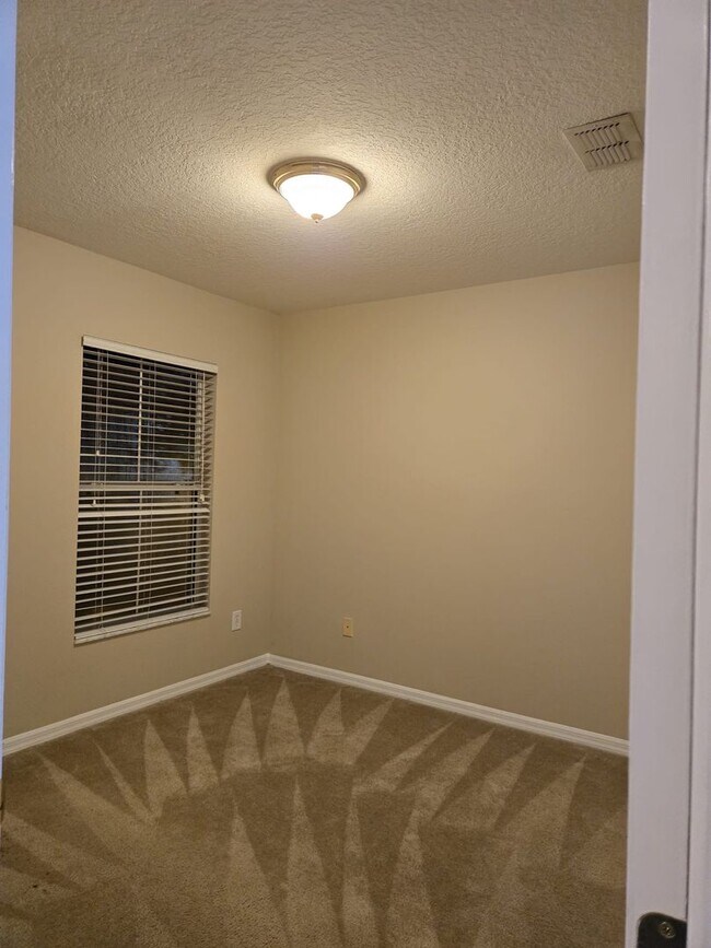 Building Photo - Avalon Park Spacious two story townhome