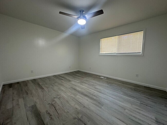 Building Photo - 320 Myrtlewood Cir