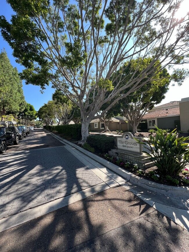 Building Photo - Newly renovated Carmel Valley townhome in The Groves