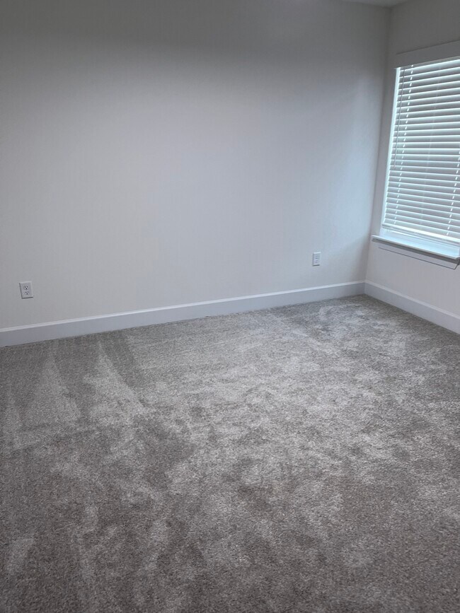 Building Photo - 3201 SW Lovely Ln