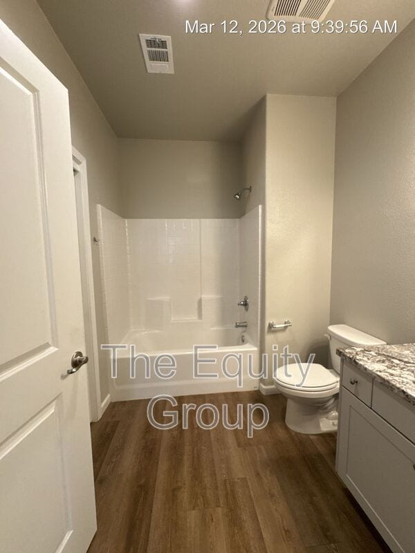 Building Photo - 518 S Summit St