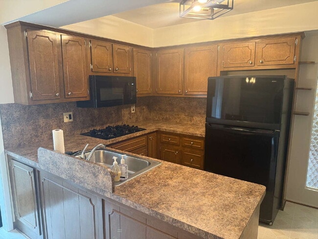 Building Photo - "3-Bedroom Gem with 1.5 Baths on Talbot St...