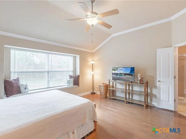 Building Photo - 130 Mystic Hollow