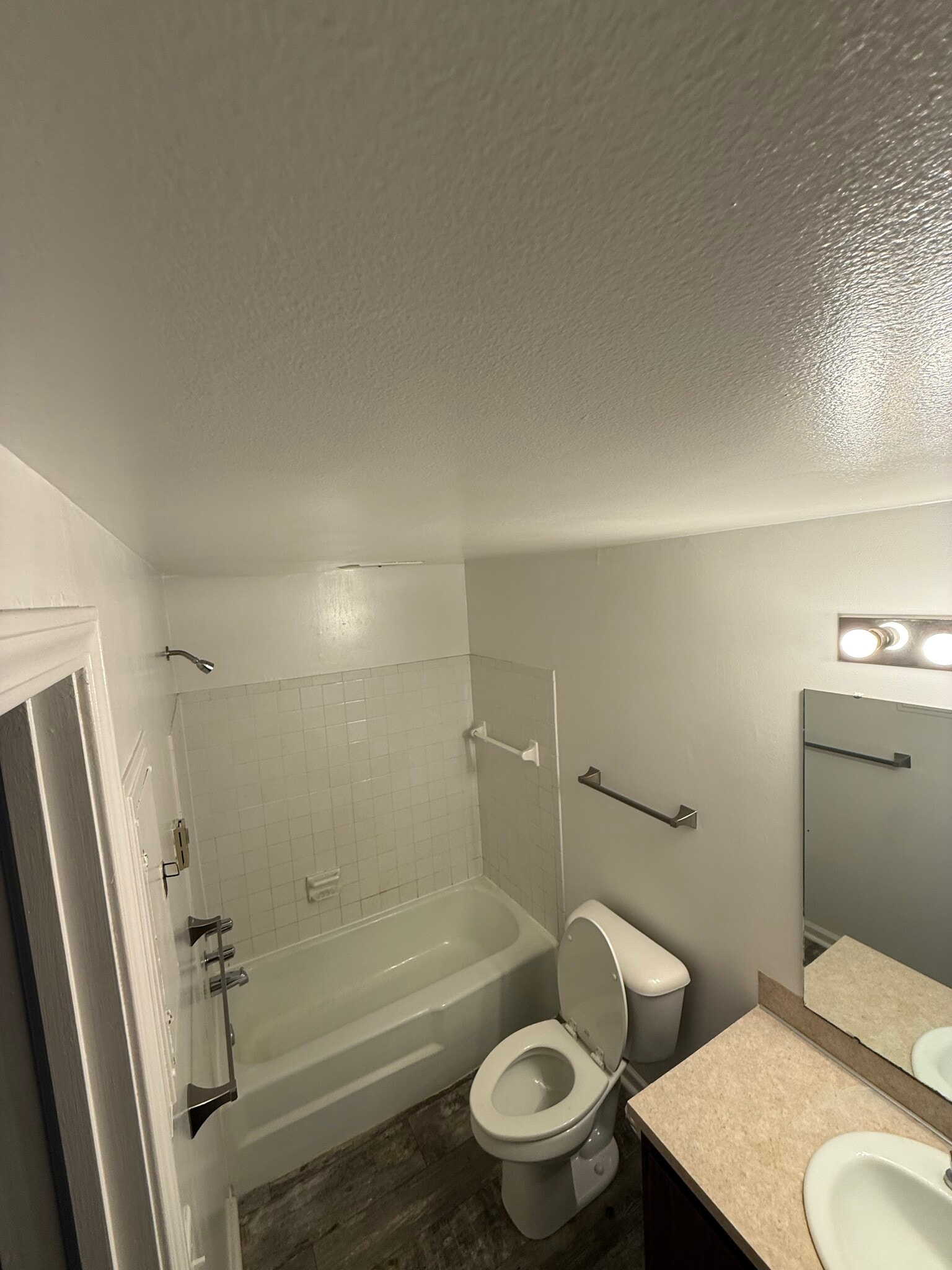 Building Photo - 123 2nd Ave