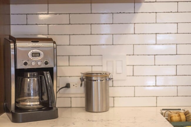 Building Photo - 9591 Hillside Dr