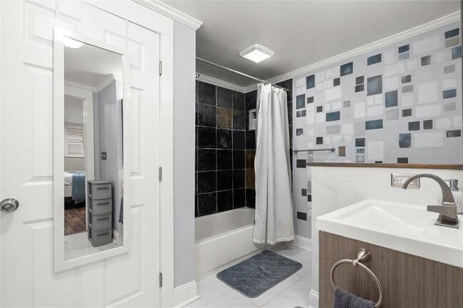 Building Photo - 153 Randolph St NE