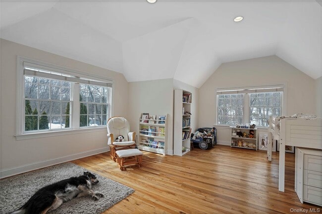 Building Photo - 484 Rosedale Ave