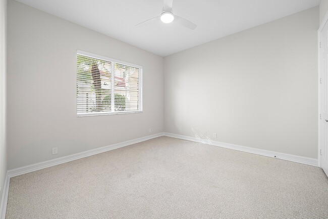 Building Photo - 106 Palm Bay Dr