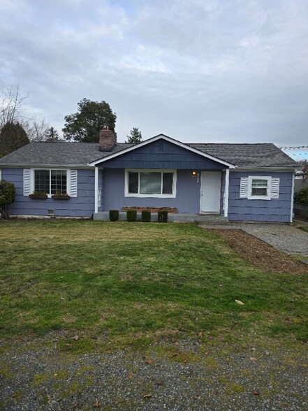 Building Photo - 2739 Locust Ave W