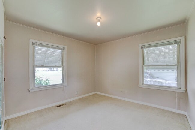 Building Photo - Beautiful 3 Bedroom Home