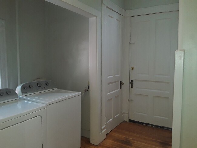 Building Photo - 1238 Garvin Pl