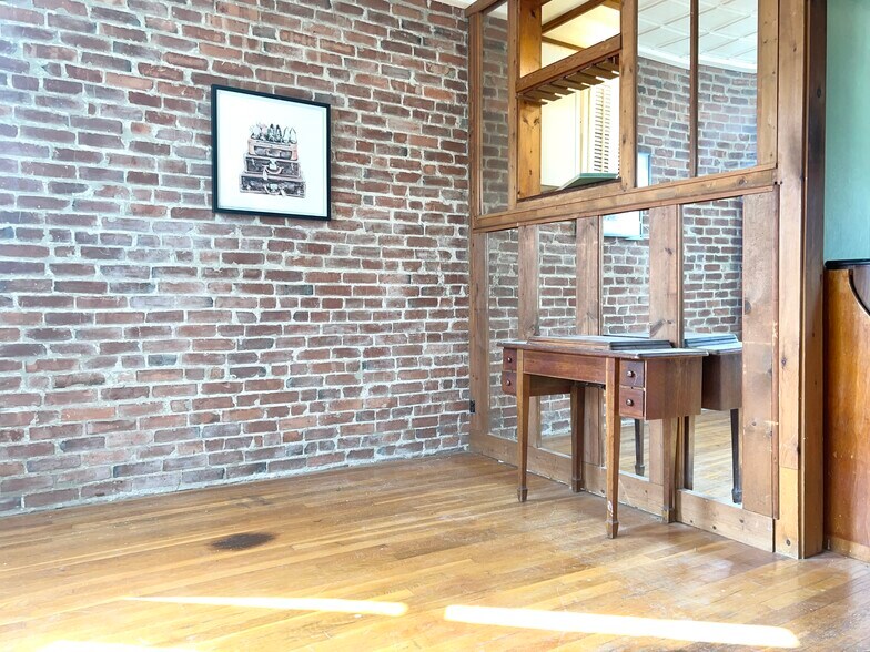 Building Photo - 13 Kenyon St
