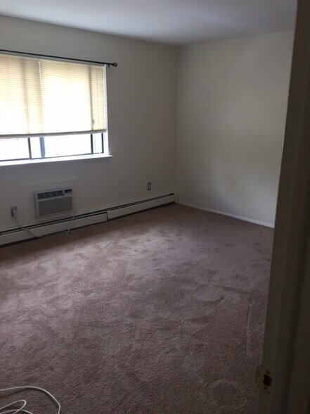 Building Photo - 912 Cherry Hill Dr