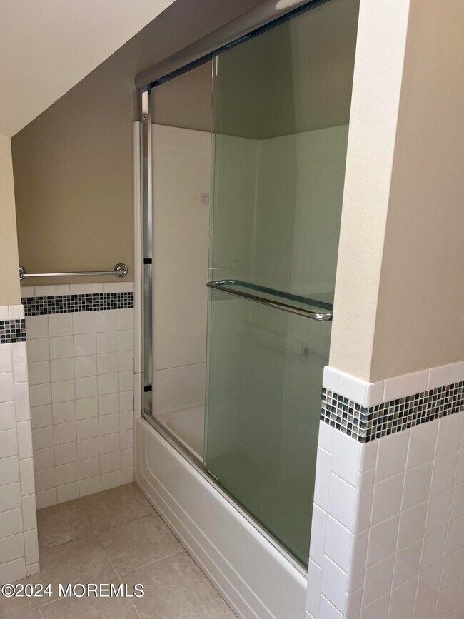 Building Photo - 84 McLaren St