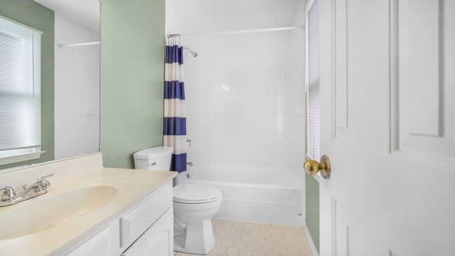 Building Photo - UPDATED 2BR/2.5 BA Condo with Garage in th...