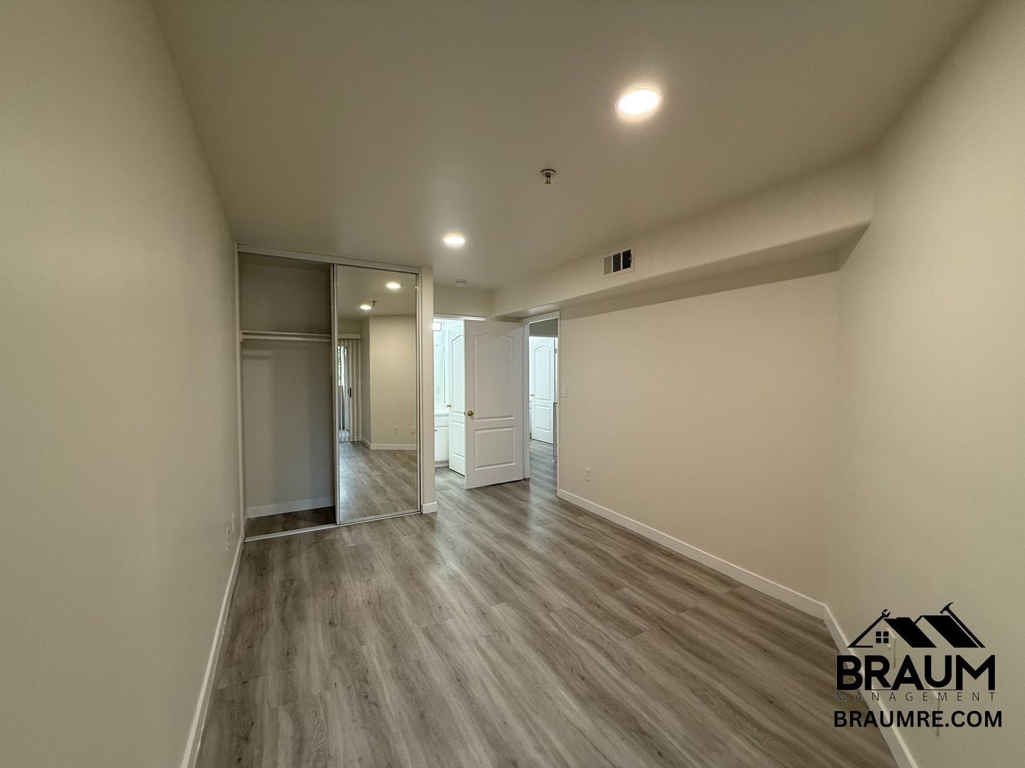 Building Photo - 7323 Winnetka Ave