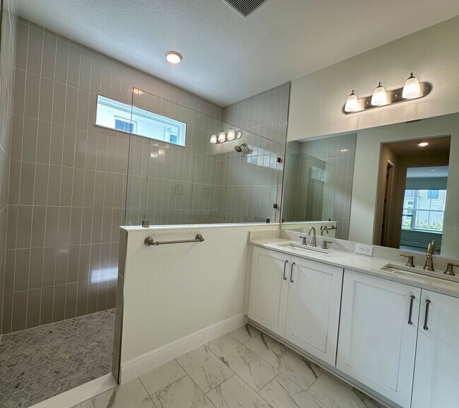 Building Photo - 3481 Guanabana Xing