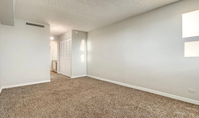 Building Photo - 550 E 12th Ave