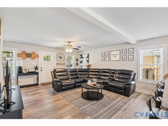 Building Photo - 3 Bedroom 3 Bathrooms