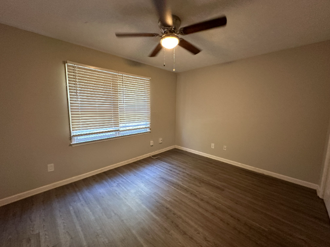 Building Photo - 2 Bedroom, 2 bath condo fourplex in Lawren...