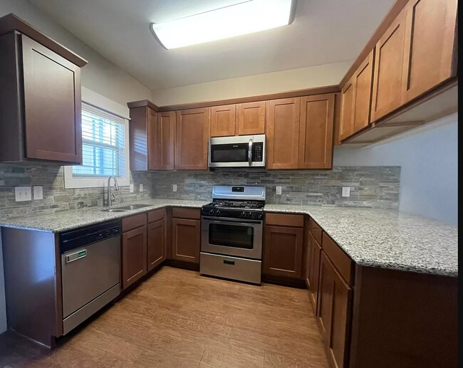 Building Photo - Spacious North Austin Duplex for August