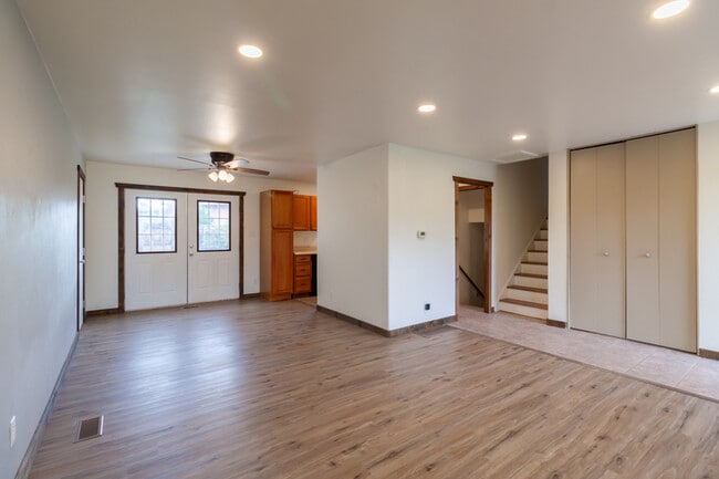 Building Photo - 657 Creighton St